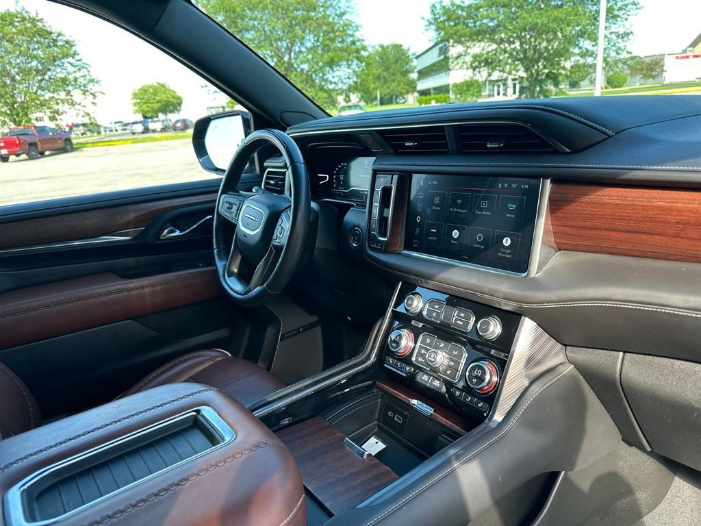 Used 2023 GMC Yukon XL Denali Ultimate AWD/4WD image 29