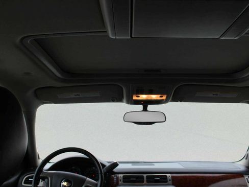 Used 2011 Chevrolet Suburban LTZ image 7