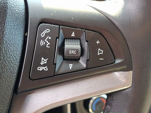 Used 2022 Chevrolet Trax LT w/ LT Convenience Package image 22