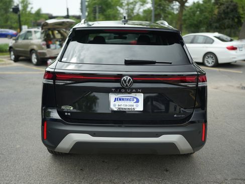 Used 2025 Volkswagen Tiguan SE AWD/4WD image 6