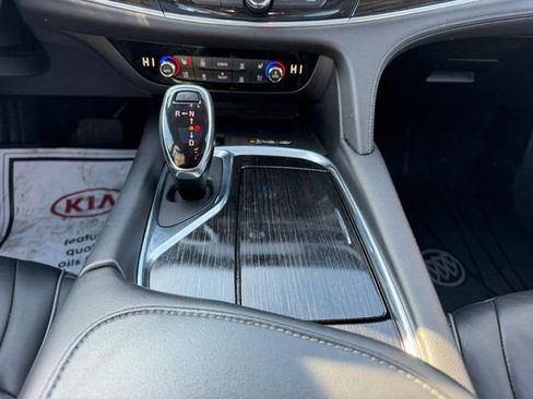 Used 2021 Buick Enclave Avenir w/ Avenir Technology Package AWD/4WD image 17