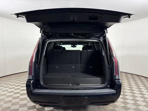 Used 2018 Cadillac Escalade 2WD image 32