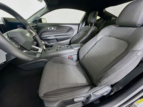 Used 2025 Ford Mustang Coupe image 19