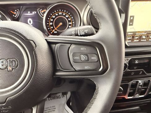 Used 2023 Jeep Gladiator Sport AWD/4WD image 25