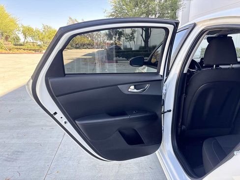 Used 2019 Kia Forte LXS FWD image 11