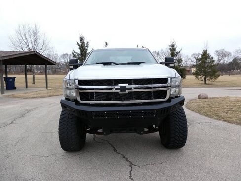 Used 2011 Chevrolet Silverado 2500 LT w/ Interior Plus Package AWD/4WD image 2