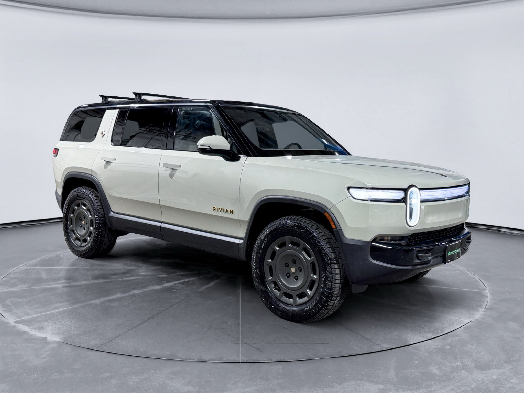 Used 2025 Rivian R1S Premium Dual AWD/4WD image 4