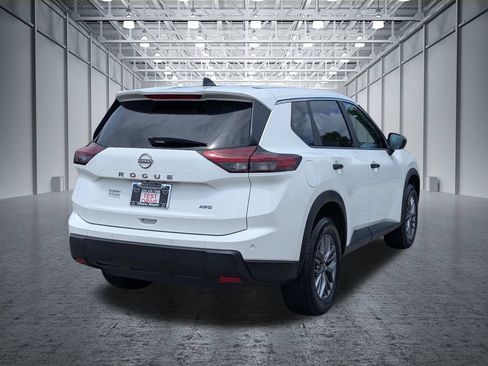 Used 2024 Nissan Rogue S AWD/4WD image 8