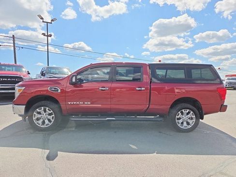 Used 2018 Nissan Titan SV w/ SV Convenience Package image 3