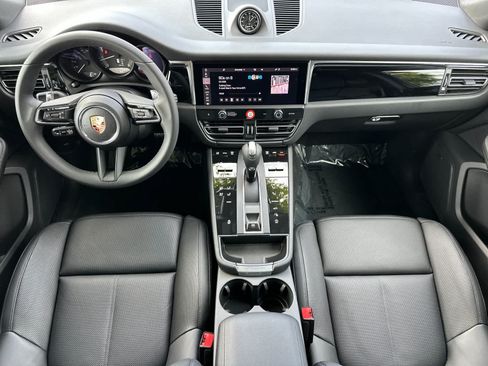 Certified 2025 Porsche Macan AWD/4WD image 6