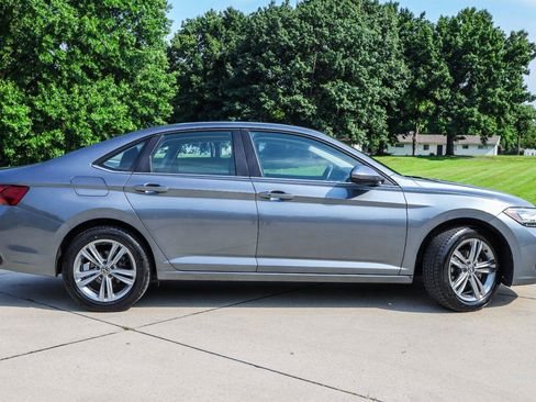 Used 2024 Volkswagen Jetta SE FWD image 5