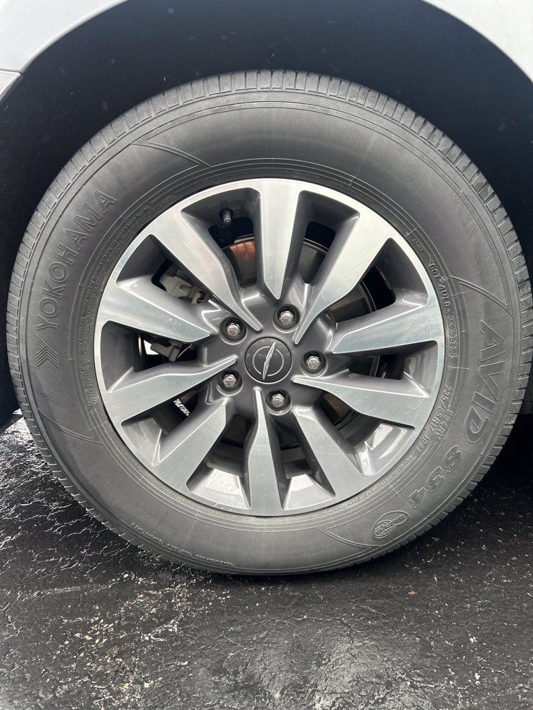 Used 2021 Chrysler Pacifica Touring-L FWD image 6
