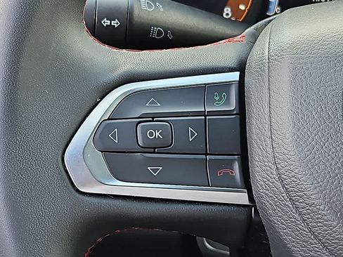Used 2025 Jeep Compass Trailhawk AWD/4WD image 19