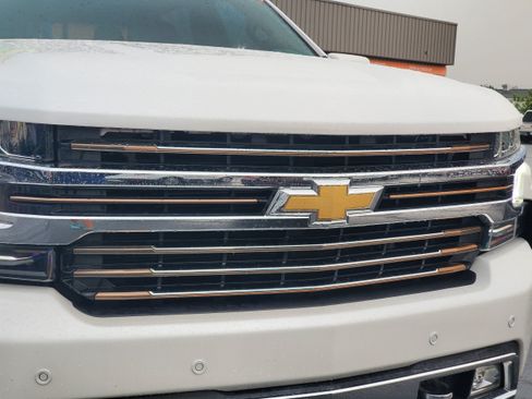 Used 2021 Chevrolet Silverado 1500 High Country w/ Z71 Off-Road Package AWD/4WD image 7