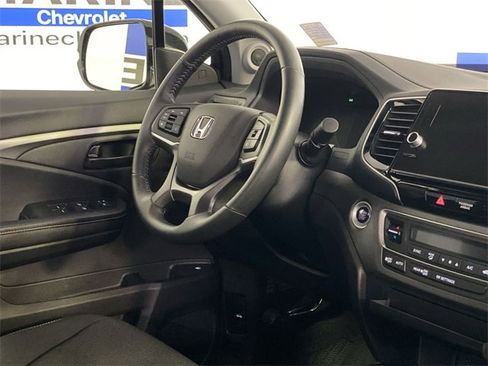 Used 2025 Honda Ridgeline Sport image 14