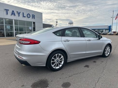 Used 2019 Ford Fusion SE image 16
