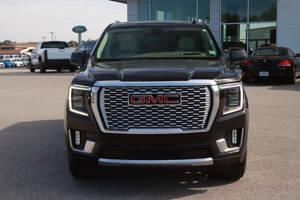Used 2021 GMC Yukon XL Denali w/ Denali Premium Package AWD/4WD image 2