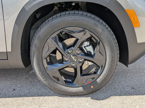 New 2026 Kia Seltos EX FWD image 11