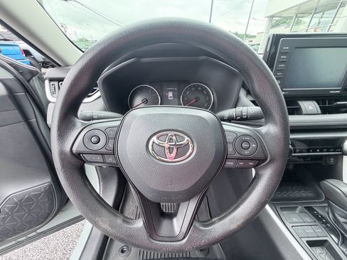 Used 2022 Toyota RAV4 XLE w/ Convenience Package FWD image 14