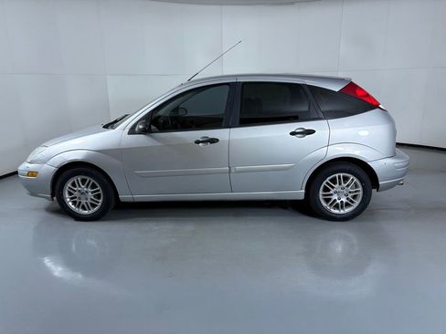 Used 2003 Ford Focus ZX5 Hatchback FWD image 5