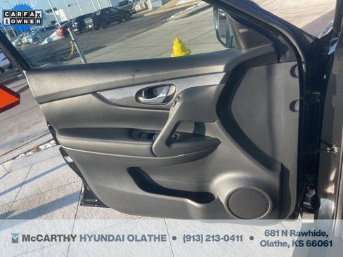 Used 2018 Nissan Rogue SV image 29