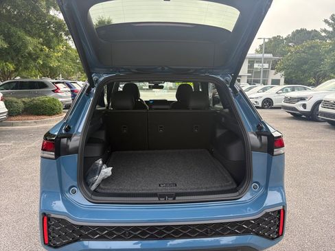 Certified 2026 Volkswagen Tiguan SE R-Line AWD/4WD image 15