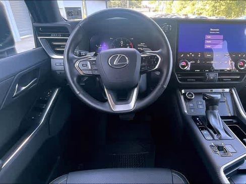 Used 2024 Lexus GX 550 w/ Cold Area Package AWD/4WD image 9