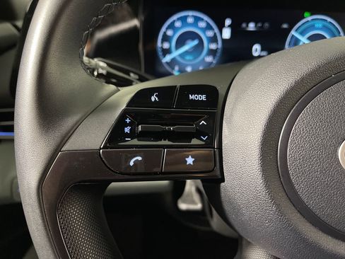 Certified 2025 Hyundai Elantra Limited FWD image 28