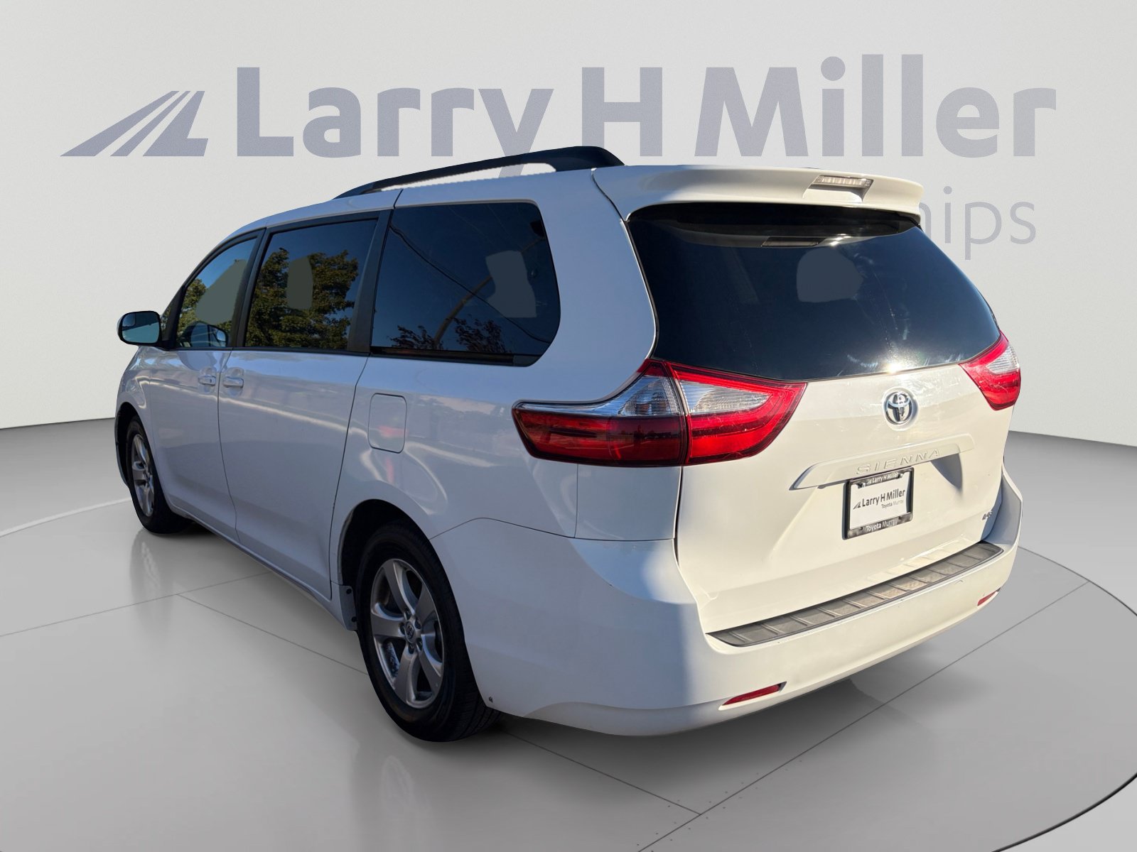 Used 2017 Toyota Sienna LE FWD image 3