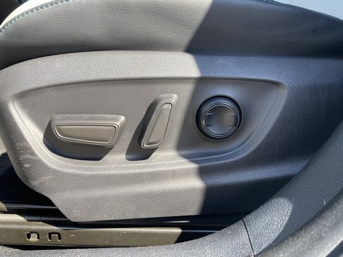 Used 2022 Toyota Prius XLE w/ Advanced Technology Package FWD image 18