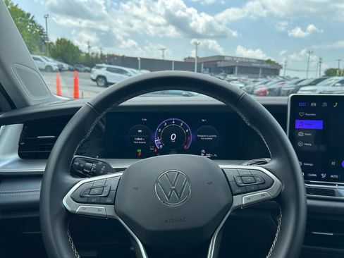 Used 2026 Volkswagen Tiguan SE AWD/4WD image 29