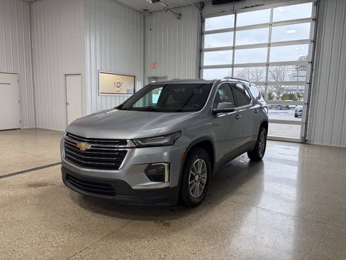 Used 2023 Chevrolet Traverse LT AWD/4WD image 2