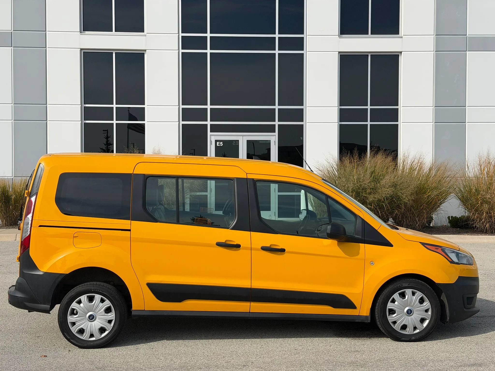 Used 2023 Ford Transit Connect XL FWD image 5