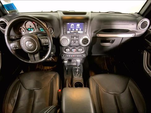 Used 2017 Jeep Wrangler Unlimited Sahara w/ Connectivity Group image 16