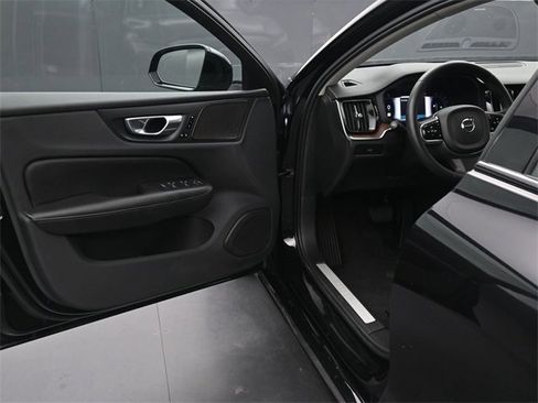 Used 2024 Volvo S60 B5 Plus image 17