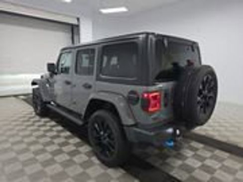 Used 2023 Jeep Wrangler Unlimited Sahara AWD/4WD image 5