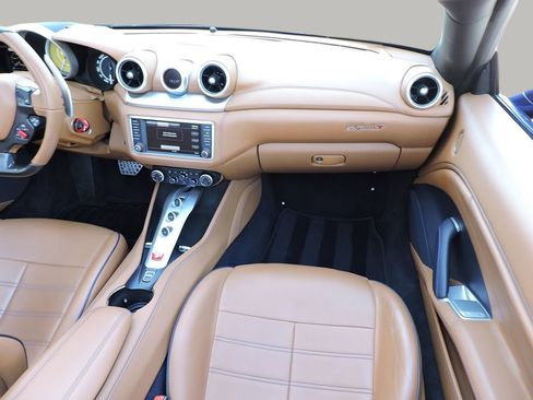 Used 2017 Ferrari California T image 22