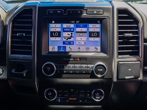 Used 2019 Ford Expedition XLT w/ Equipment Group 202A AWD/4WD image 29