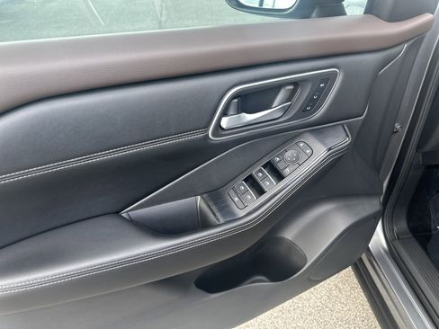 Used 2021 Nissan Rogue SL FWD image 14