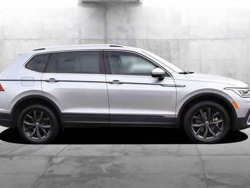 Certified 2024 Volkswagen Tiguan SE image 5