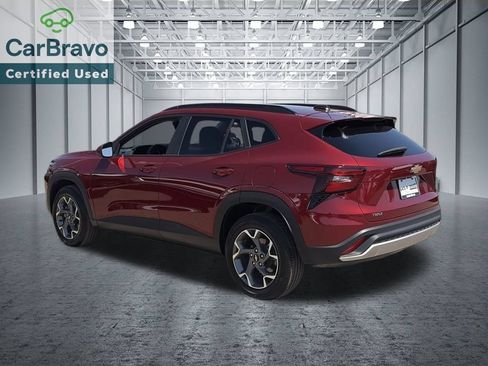 Certified 2025 Chevrolet Trax LT w/ Sunroof Package FWD image 4