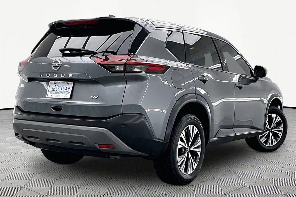 Used 2021 Nissan Rogue SV FWD image 2