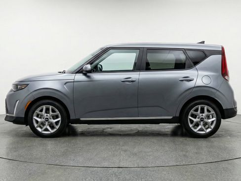 Used 2025 Kia Soul LX w/ LX Technology Package image 5