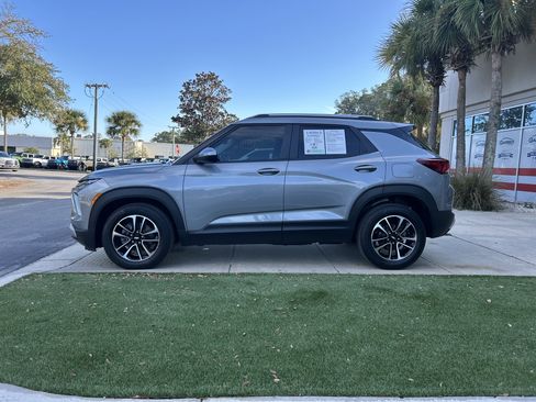 Used 2024 Chevrolet TrailBlazer LT w/ Convenience Package image 4