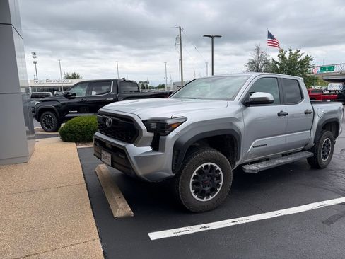 Used 2024 Toyota Tacoma TRD Off-Road AWD/4WD image 1