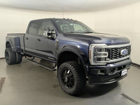 Used 2025 Ford F450 Platinum w/ FX4 Off-Road Package AWD/4WD image 2