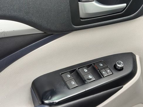Used 2019 Toyota Highlander XLE FWD image 7