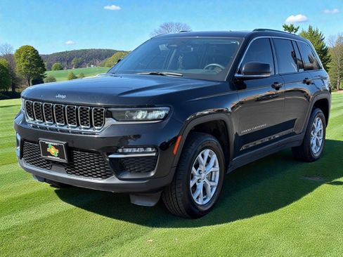 Used 2023 Jeep Grand Cherokee Limited AWD/4WD image 4