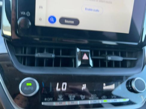 Used 2025 Toyota Corolla Cross LE FWD image 25