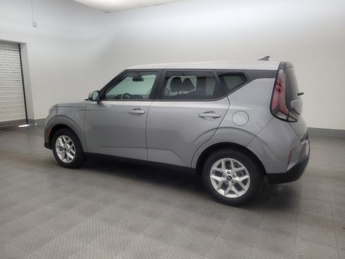 Used 2025 Kia Soul LX FWD image 3